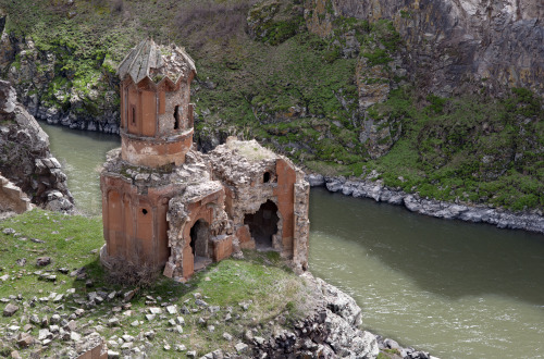 grizzkom: Ani was once the thriving capital of medieval Armenia and was inhabited by 100-200 thousan