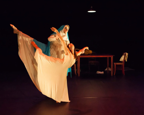 Azzurra Ardovini and Phil Sanger in O Maria, DeNada Dance Theatre, October 2015. © Jo Armitage.