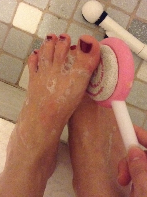 to-the-valley-of-dreams: Got a lollipop foot scrubber! I used it with one of my minty soaps to make 