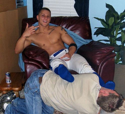 humiliationverbale:  rugbysocklad:  Proppa worship!  everyone knwos and enjoys his place, thank You, Sir 
