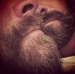 fhabhotdamncobs:  hansboys: beard   W♂♂F