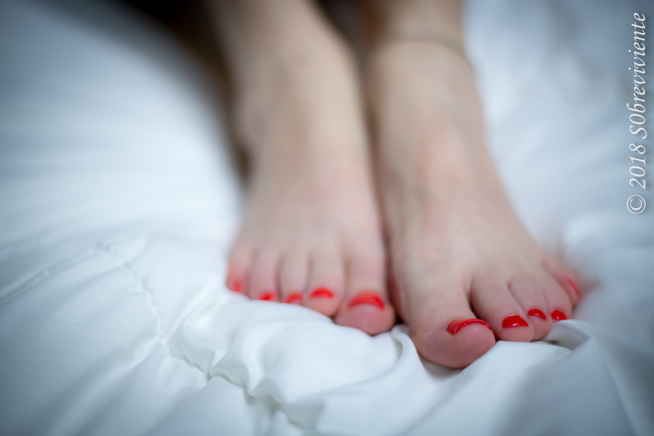 FEETSANDBOOBS