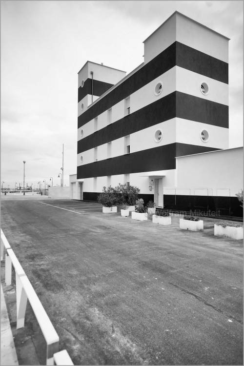  striped Lighthouse (1950) Senigallia (AN), Italy.  Photo: © Wolfram Mikuteit   