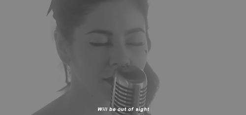 dailydiamandisgifs:Marina sings ‘Have Yourself A Merry Little Christmas’