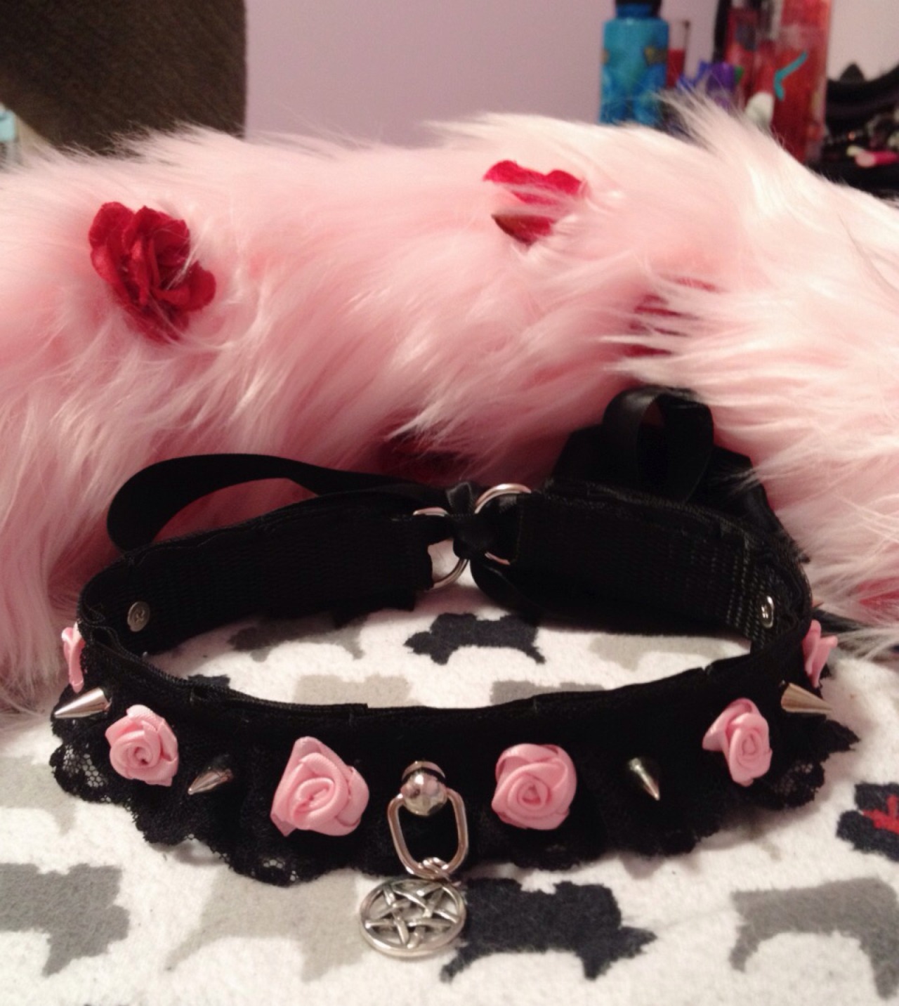 littleqsoddities:  kittens-creme:  These would be so cute to wear for Valentine’s