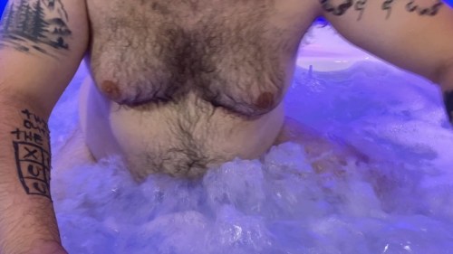 fatgainingmike: PREVIEW VIDEO - me having fun in a whirlpool PREVIEW of a patreon video LINK IN BIO!