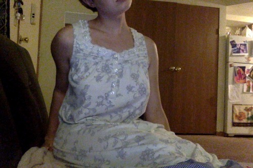 who else sleeps in those nightgowns they make for grandmas at walmart hmu