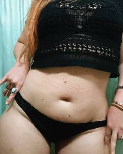 tallulah-moon:  Belly and thighs and all