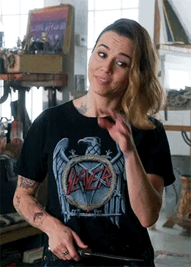 thereckless1611:So I have a theory that Linda Cardellini is a mytical entity that