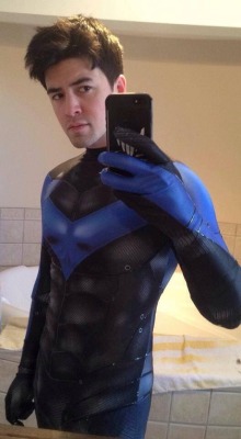 superheromen:  Nightwing cosplay Like. Re-Blog