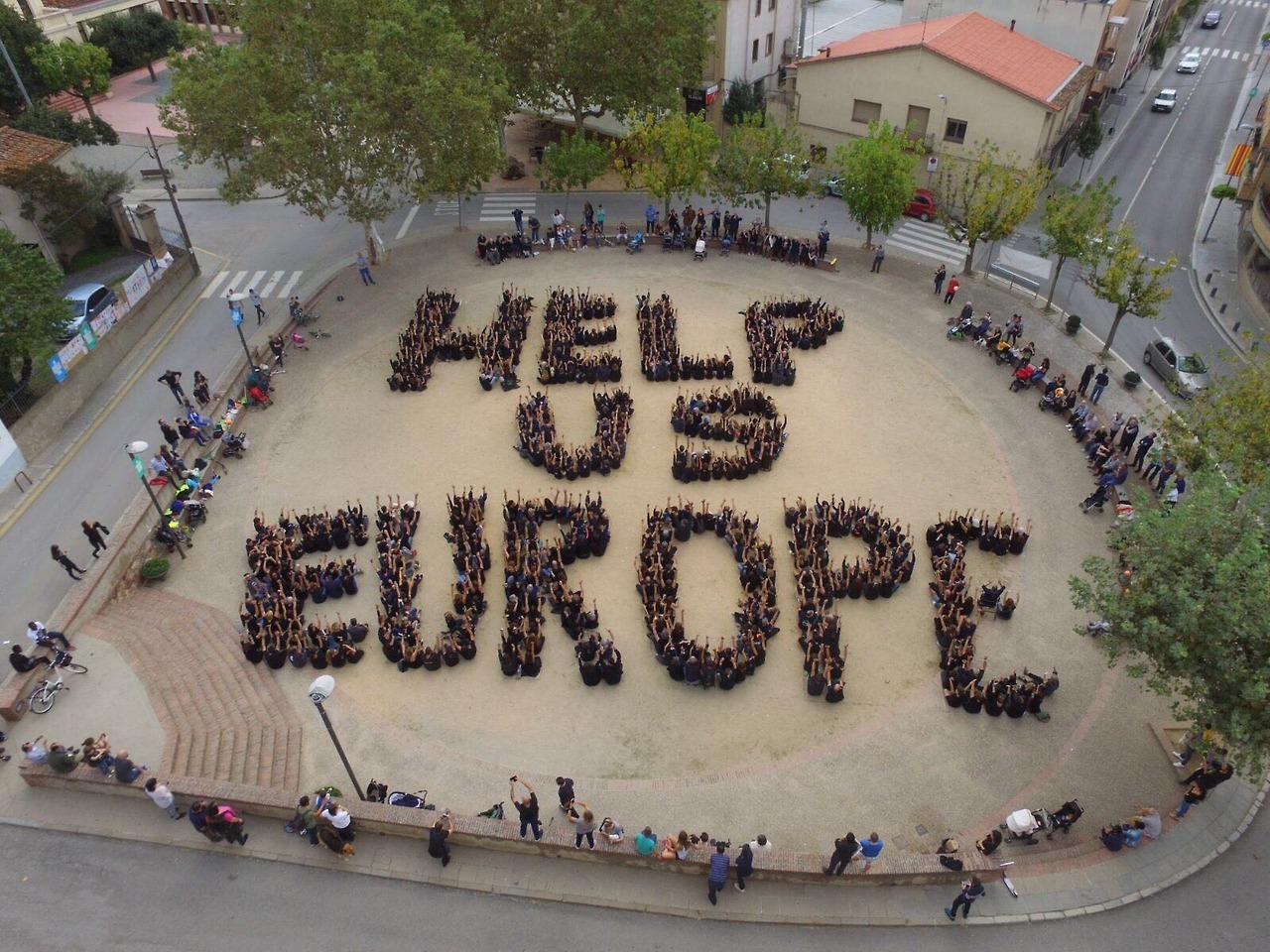 ifihadanocelot:  useless-catalanfacts: Citizens of this small town in Catalonia made