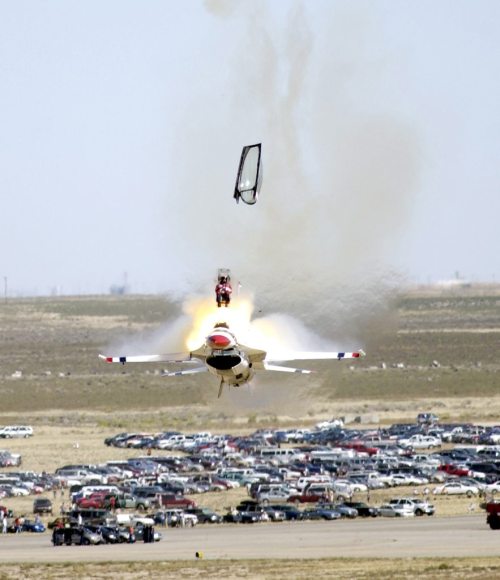 centreforaviation:Thunderbird pilot ejection 