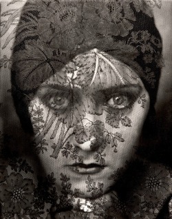 summers-in-hollywood:Gloria Swanson, 1924.