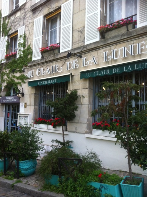cranberry-fields:Vintage shop and cute little restaurant in Paris yesterday😏