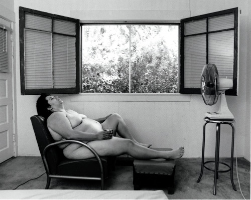 grupaok:Laura Aguilar, In Sandy’s Room, 1989