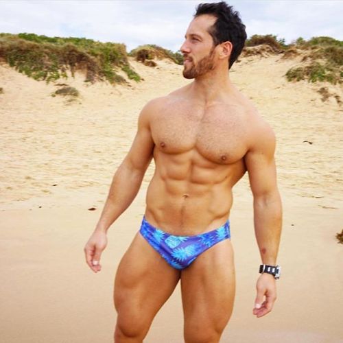 aworldofmenz:  whitepapermuscle:Tim Perry A World of Menz  <<<Follow