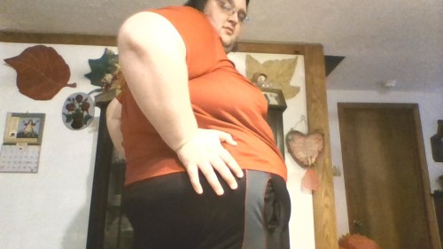 Does this outfit make me look fat? adult photos