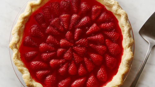 flakey-tart: Retro Jello Strawberry Pie Click here for the recipe!