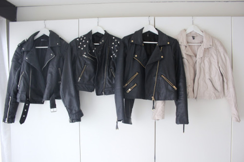 s-atisfait:  fearlesslyfashionable:  m—oda:  Craving more black and white fashion? Click here for mo