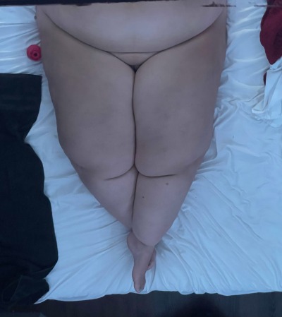 bekkibooty:Thunderous Thighs 