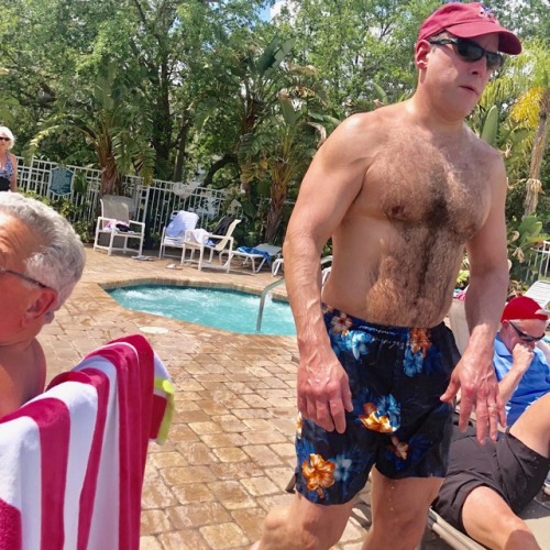 daddiesonthego:New England Vacation Bro Daddy enjoying a leisurely day by the pool.