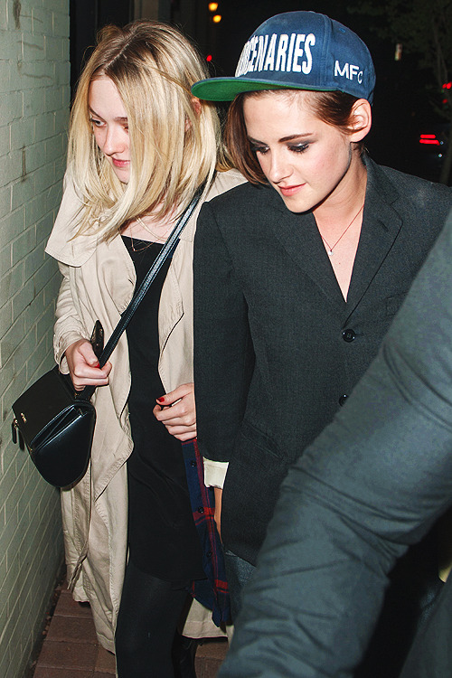 kristenforthewin:  More Pictures of Kristen and Dakota in NYC last night (07/10/2014)