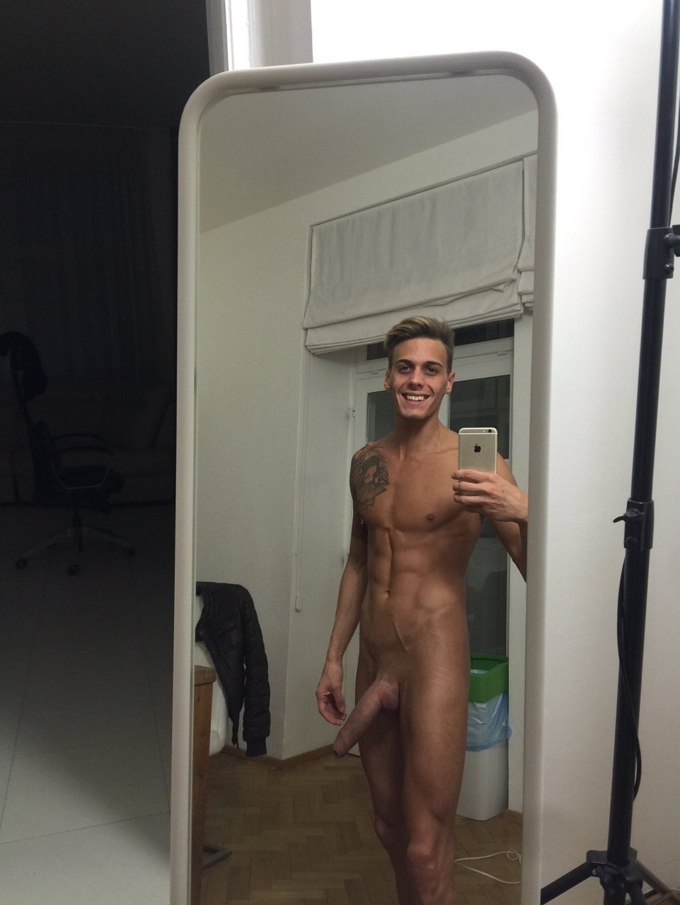 thick8by8:  Hung Spaniard.