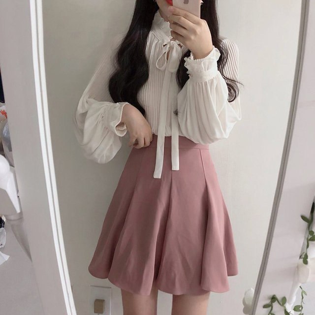 Featured image of post Jeans Aesthetic Korean Outfit Tumblr / The korean aesthetic fashion consists of comfortable clothing with soft colors (beige, light pink, white, ext.).