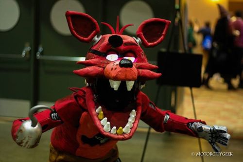 geekerypokery:some pictures of my foxy the pirate cosplay, which i debuted at Shutocon, courtesy of 