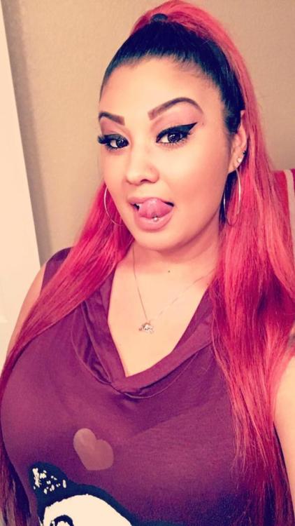 curvy-sexican:  Teasing my Daddy! Hurry home! 😍👑💖