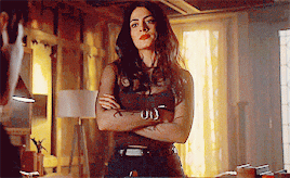 Make Me Choose Anonymous Asked: Isabelle Lightwood Or Clary Fray