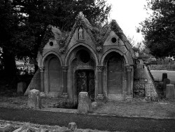 dansemacabre-:  The Rodway Mausoleum - Trowbridge
