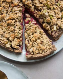 foodffs:  APPLE AND BERRY CRUMBLE TART (NUT FREE)Follow for recipesGet your FoodFfs stuff here