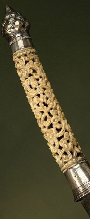 art-of-swords:  Burmese Dha Sword Dated: circa 18th century Culture: Burmese Medium: steel, ivory (or bone), copper, wood, silver  Source: Copyright © 2013 Historical Arms & Armor 