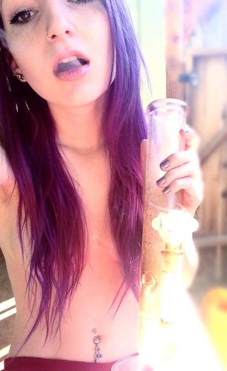 brittneybrightside: Get your lighters roll that sticky let’s get hiiiiigh Topless bong rips in the
