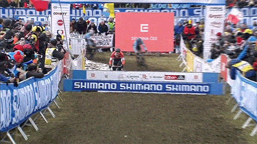 cyclocosm: People talk about this like it was a mistake, but…dude, uphill hop, intra-barrier 
