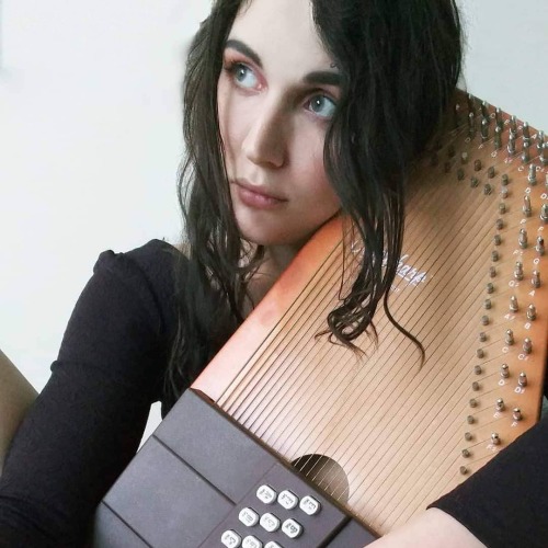 Pondering which @joancbaezofficial song I will learn on #autoharp next ❤️ Also, if you would like to