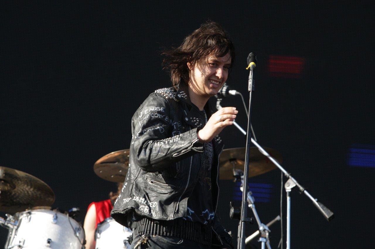 theroomisonfiree:  Julian Casablancas &amp; The Voidz - Lollapalooza Brasil 2014