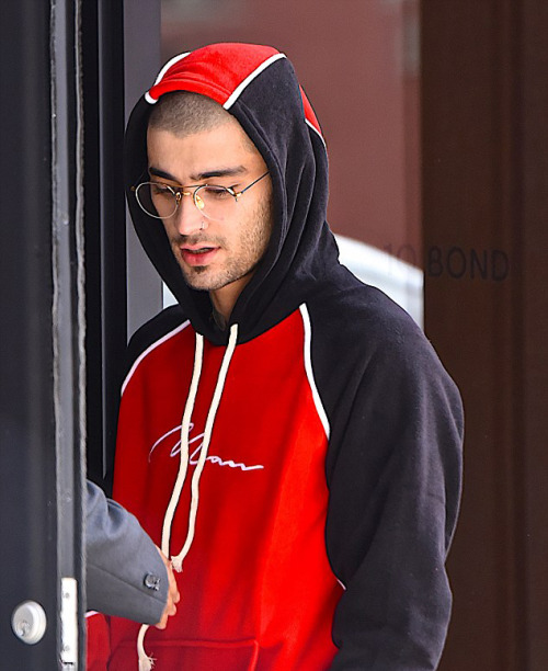 keepingupwithzayn:Zayn at Gigi Hadid’s apartment in New York on April 18, 2018.