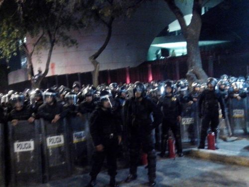 fuckthesystem90:laos-dothedu:#SOS1DMXDEAR FOLLOWERS This is happening Right NOW in Mexico City,