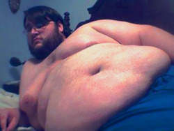 luvbigbelly:  superchubby:  13-3-111  Mmmmm