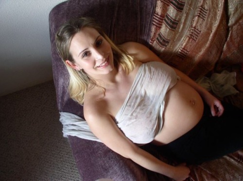 sexyenceinte:#Pregnant #Sexy #Enceinte #Preggo #Pregnant #BigBelly #Curvy #Hot