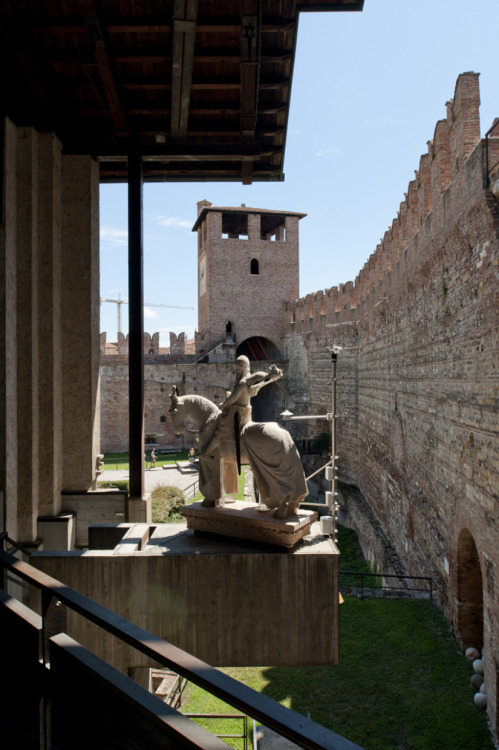 1959-73 Carlo Scarpa Castelvecchio Verona - via.