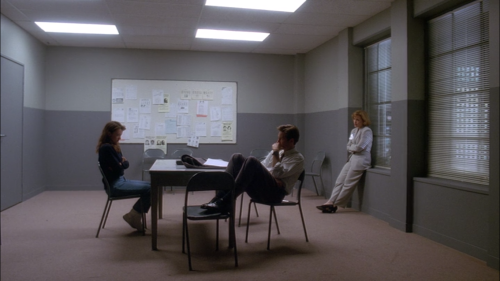 gillianandersunflower: mulder is supposed to be interrogating someone why is he sitting like that 