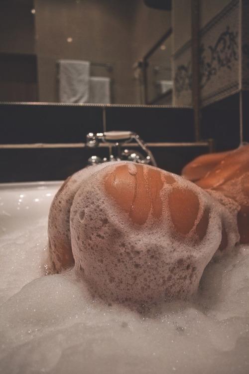 lovegoddess4all:  sexy ….. 4 films visit my blog http://goo.gl/LPoe6