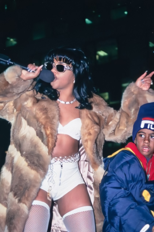 pixelpapi: rare: lil’ kim - (1996)