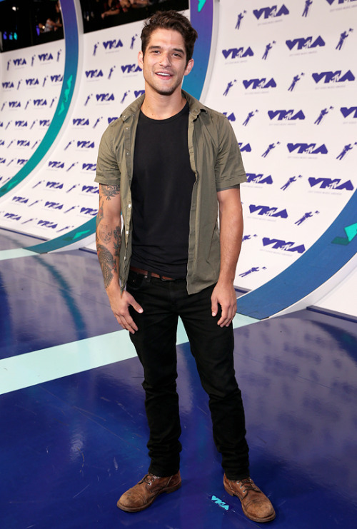 Sex ludi-lin: Tyler Posey @ MTV Music Video Awards pictures