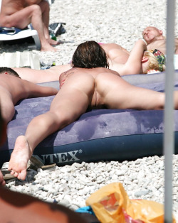girlsbeach:  More hot beach girls at http://girlsbeach.tumblr.com/  P