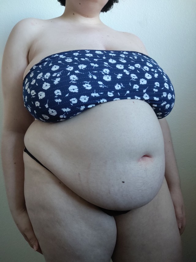 Porn Pics softcuddlekitty:My belly is hanging a bit