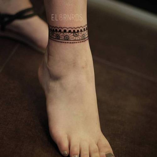 Comprimido cisne Típicamente Tatuajes Pequeños — Por Elda Bernardes, hecho en Giahi Tattoo...